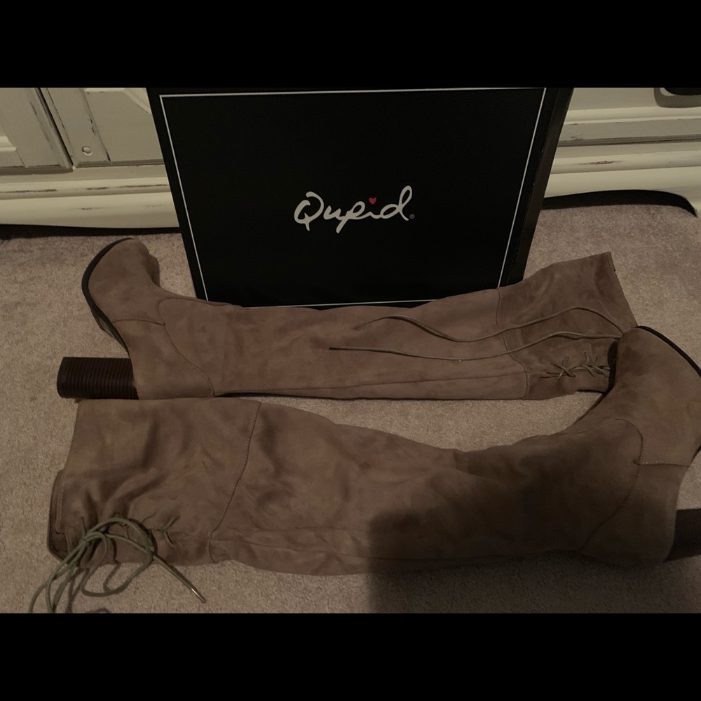 Over knee tie at top boots